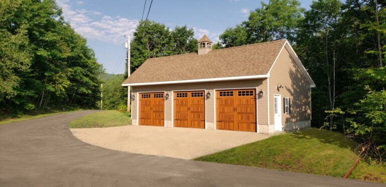 3 car detached garage